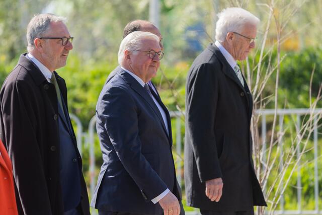 Ankunft von Bundespräsident Frank-Walter Steinmeier mit Baden-Württembergs Ministerpräsident Winfried Kretschmann und OB Dr. Peter Kurz. | Foto: Christian Gaier 