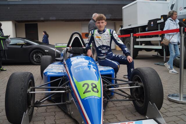 Max Reis war mit seinem Formel-4-Fahrzeug dabei  | Foto: Stephanie Walter