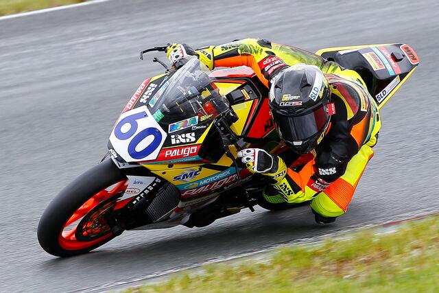 Der Mannheimer Dirk Geiger startet auf einer KTM RC 390 R für das Freudenberg-Team in der Supersport 300-WM (Foto Hermann Rüger)