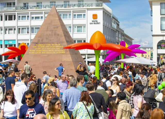 "Volles Haus" auf dem Marktplatz bei all den Essenangeboten | Foto: KME/Jürgen Rösner
