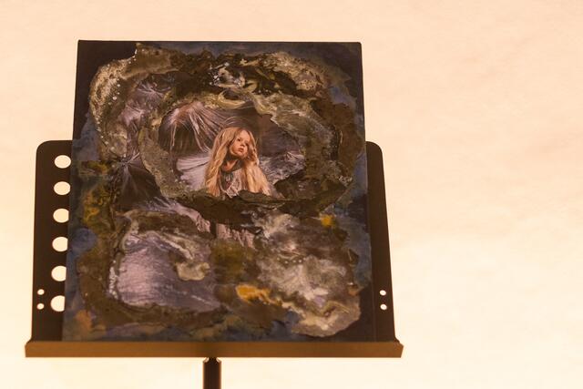 Die Ausstellung „Jeder Mensch hat eine Seele“ ist noch bis Mitte Juni zu sehen.   | Foto: Christian Gaier
