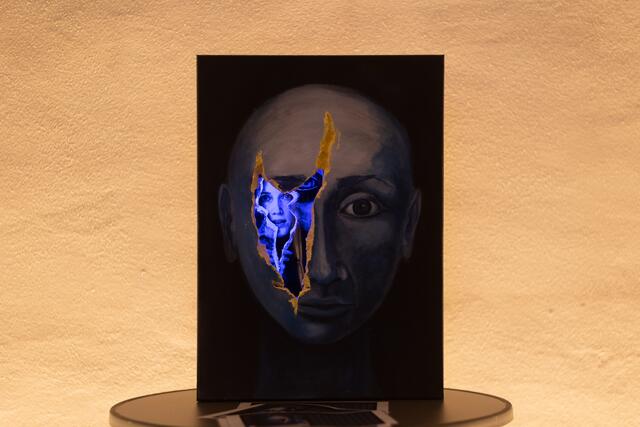 Die Ausstellung „Jeder Mensch hat eine Seele“ ist noch bis Mitte Juni zu sehen.   | Foto: Christian Gaier
