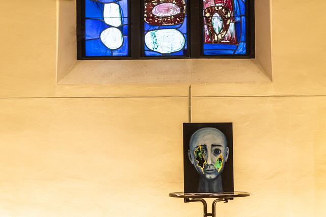 Die Ausstellung „Jeder Mensch hat eine Seele“ ist noch bis Mitte Juni zu sehen.   | Foto: Christian Gaier