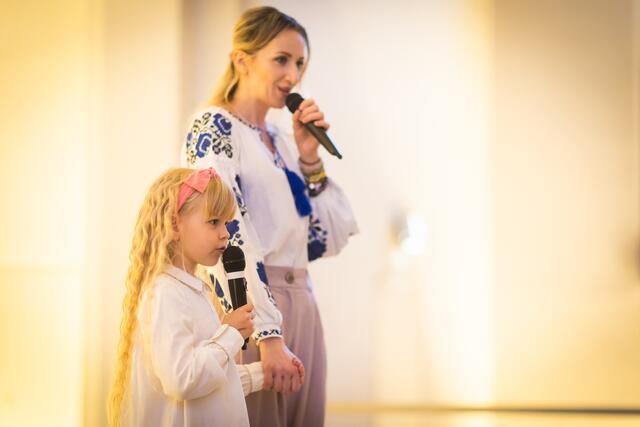 Sofia singt begleitet von Yaroslava Yurchenko. | Foto: Christian Gaier