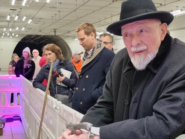 Blick auf den Moment der Befestigung in der Haltestelle | Foto: www.jowapress.de