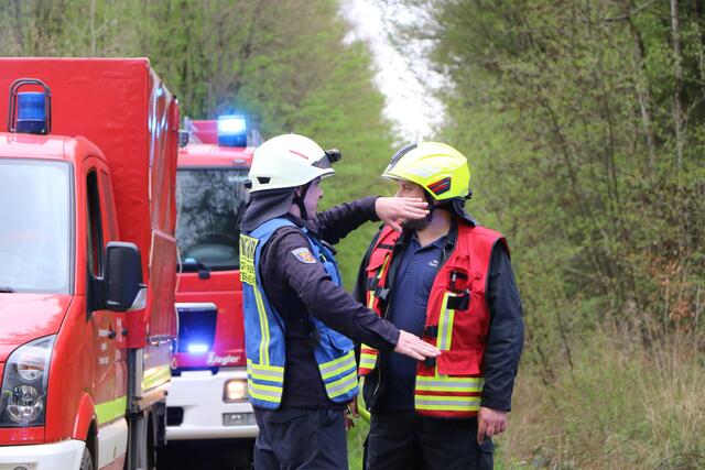 Der Brand- und Katastrophenschutz des Landkreises Germersheim führte bei 
Scheibenhardt  gemeinsam  mit  den  Feuerwehren  der  angrenzenden  Gemeinden und französischen Feuerwehreinheiten eine Waldbrandübung durch | Foto: Heike Schwitalla