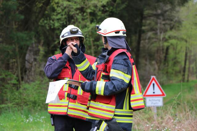 Der Brand- und Katastrophenschutz des Landkreises Germersheim führte bei 
Scheibenhardt  gemeinsam  mit  den  Feuerwehren  der  angrenzenden  Gemeinden und französischen Feuerwehreinheiten eine Waldbrandübung durch | Foto: Heike Schwitalla