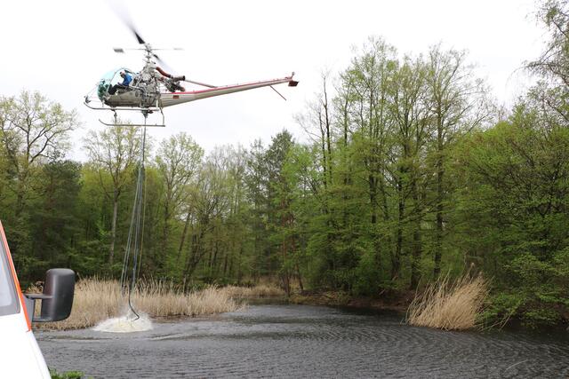 Der KABS-Hubschrauber wird zum Löschhubschrauber | Foto: Heike Schwitalla