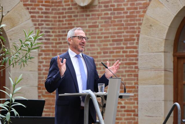 Germersheims Bürgermeister Marcus Schaile begrüßte die Gäste der Veranstaltung | Foto: Heike Schwitalla