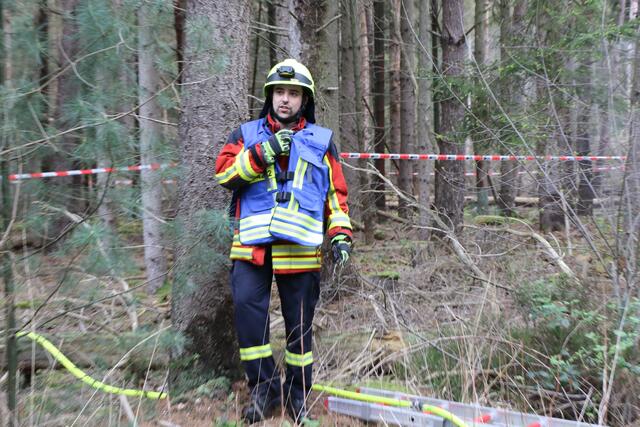 Der Brand- und Katastrophenschutz des Landkreises Germersheim führte bei 
Scheibenhardt  gemeinsam  mit  den  Feuerwehren  der  angrenzenden  Gemeinden und französischen Feuerwehreinheiten eine Waldbrandübung durch | Foto: Heike Schwitalla