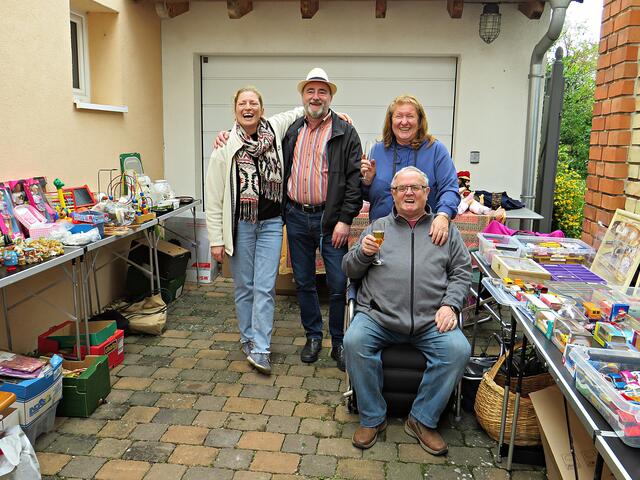 Herrliche Stimmung auf dem Hof und 1 Glas Sekt gab es obendrein | Foto: Brigitte Melder