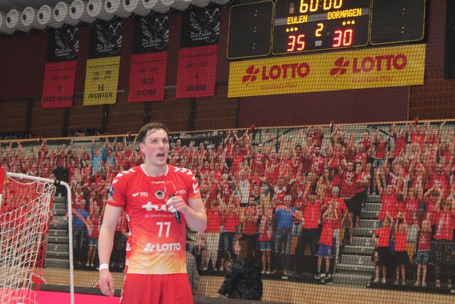 Nach dem Heimerfolg durfte Jannik Klein wieder die Sieger-Humba anstimmen (Foto Michael Sonnick)