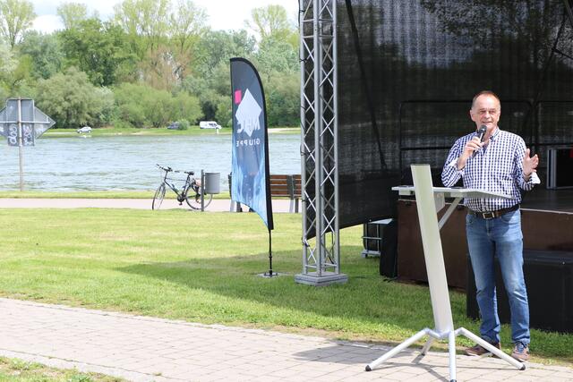 Landrat Dr. Fritz Brechtel bei der offiziellen Übergabe am 6. Mai | Foto: Heike Schwitalla