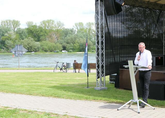 Bürgermeister Marcus Schaile bei der offiziellen Übergabe am 6. Mai | Foto: Heike Schwitalla