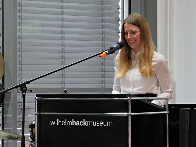 Kuratorin Julia Nebenführ | Foto: Brigitte Melder