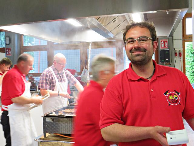 Wehrleiter und hintendran brutzelt es | Foto: Brigitte Melder