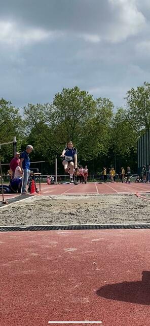 Emma Schubert beim Weitsprung | Foto: Laura Schubert