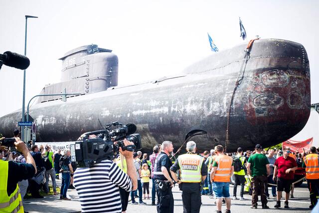 Vor allem enge Kurven stellen eine Herausforderung dar - hier beim Einbiegen von der Industrie- in die Heinkelstraße | Foto: Cornelia Bauer