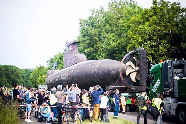 Das U-Boot U17 auf seinem Weg vom Naturhafen ins Technikmuseum Speyer | Foto: Cornelia Bauer