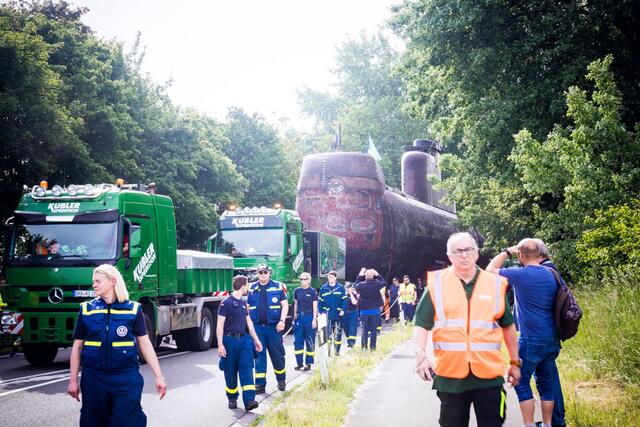 Das U-Boot U17 auf seinem Weg vom Naturhafen ins Technikmuseum Speyer | Foto: Cornelia Bauer