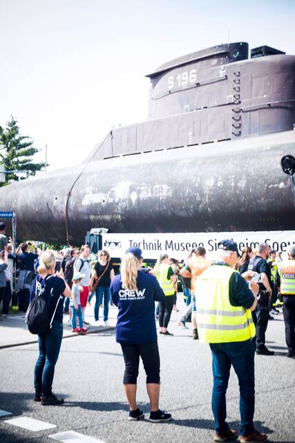 Das U-Boot U17 auf seinem Weg vom Naturhafen ins Technikmuseum Speyer | Foto: Cornelia Bauer