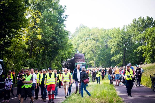 Das Interesse am U-Boot war entlang der Strecke groß | Foto: Cornelia Bauer