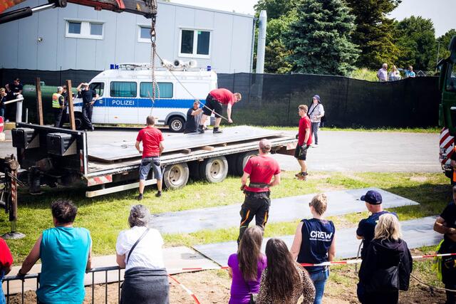 Matten und Platten vergrößern bei Bedarf die Fahrbahn und schonen Gehwege | Foto: Cornelia Bauer