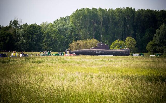 Ist an Land nicht wirklich in seinem Element: das U-Boot U17 | Foto: Cornelia Bauer