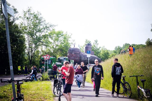 Das U-Boot U17 auf seinem Weg vom Naturhafen ins Technikmuseum Speyer | Foto: Cornelia Bauer