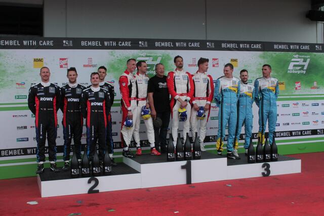 Das Podium vom 24-Stunden-Rennen 2023 auf dem Nürburgring (Foto Michael Sonnick)
