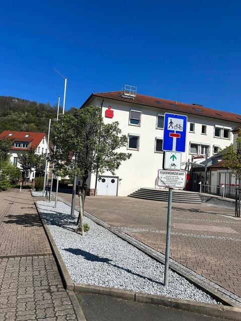 Trister Vorplatz und nicht sehr einladend, so sah es vorher aus