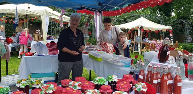 Selbstgemachte Erdbeerprodukte von lokalen Anbietern bietet der Herxheimer Erdbeermarkt | Foto: Verein SÜW Herxheim
