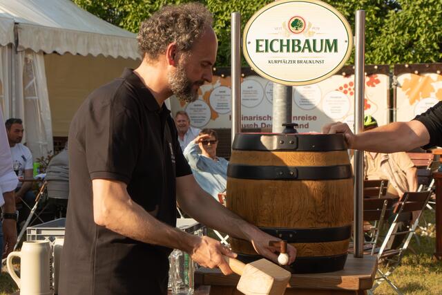 der offizielle Fassanstich zur Eröffnung des Germersheimer Pfingstmarktes | Foto: Heike Schwitalla