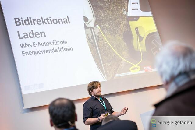 Luca Leicht, Redakteur für die Zeitschrift auto motor und sport bei Motor Presse Stuttgart GmbH &amp; Co. KG: Bidirektionales Laden – Was Elektroautos für die Energiewende leisten
 | Foto: Gustai/Pixelgrün