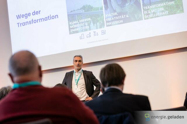 Impulsvortrag von Dr. Jonathan Loeffler, Geschäftsführer der Steinbeis 2i GmbH, zum Thema "Innovationspartnerschaften – eine Chance für KMU?" | Foto: Gustai/Pixelgrün