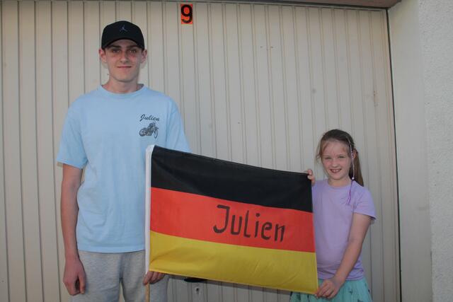 Julien Walter mit seiner Schwester Noemi (Foto Michael Sonnick)