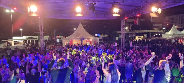 Freitags bebte der Festplatz mit Brass Machine | Foto: Jens Vollmer