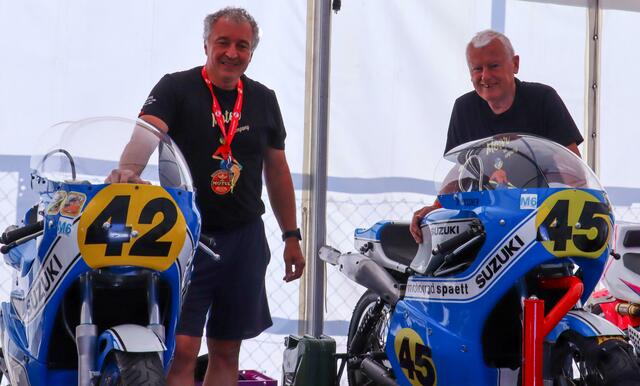 Bernd und Helmut Kassner mit den Suzuki RG 500 ccm (Foto Marcel Uhlmann)