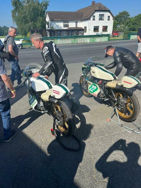 Zwei MZ-Rennmaschinen 250 ccm (Foto Klaus Petzold)