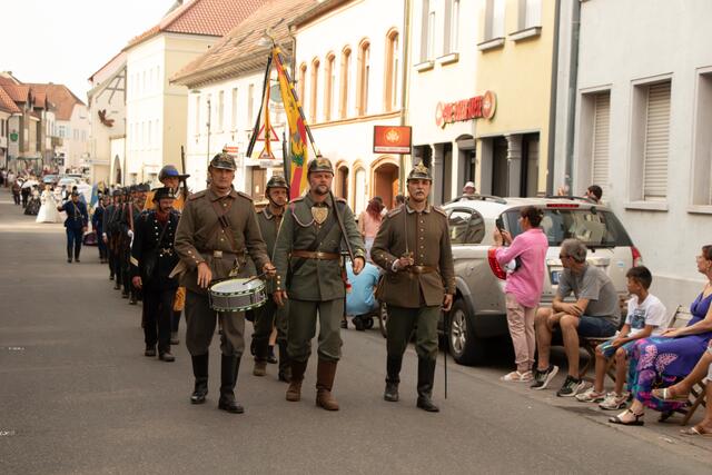 Festungsfest Germersheim 2023 - großer historischer Festumzug | Foto: Heike Schwitalla