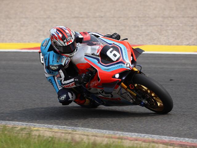 Zu Beginn des Rennens in den Top Ten - #6 ERC Ducati 
Bild: Reuschel ( moto-foto )