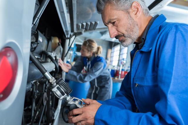 Bei der Reparatur und beim Ausbau eines Campers ist Erfahrung gefragt. Die Profis der Mattern GmbH bieten in ihrer Werkstatt einen umfassenden Service und vergeben gerne einen passenden Werkstatt Termin. | Foto: auremar/stock.adobe.com
