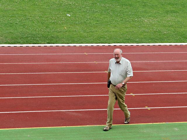 Jetzt aber schnell. Kam in Eilesschritten: Kreisbeigeordneter Manfred Gräf | Foto: Brigitte Melder