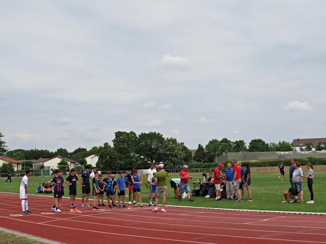 Beim Start des 800-Meter-Laufes | Foto: Brigitte Melder