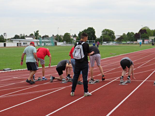 Hilfe beim Startblock | Foto: Brigitte Melder