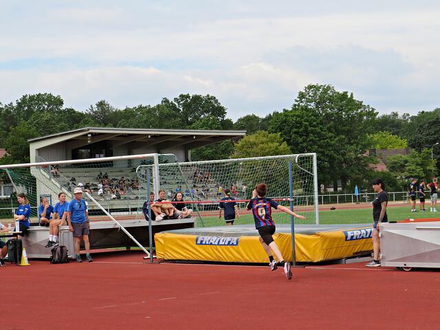 Beim Hochsprung | Foto: Brigitte Melder