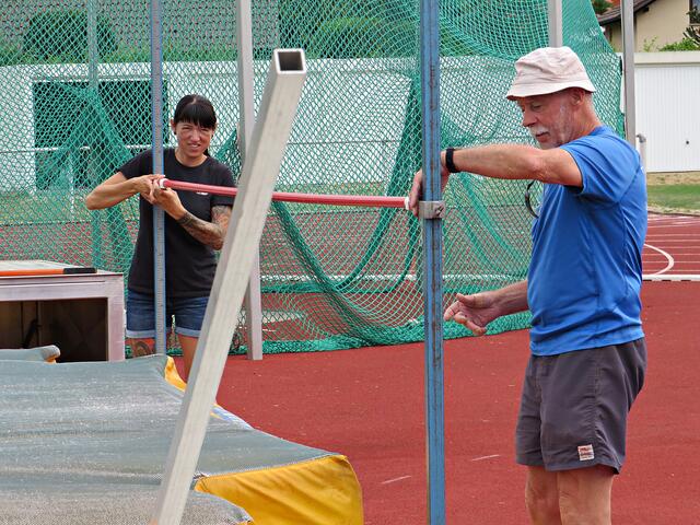 Beim Hochsprung musste die Latte immer wieder hochgelegt werden | Foto: Brigitte Melder