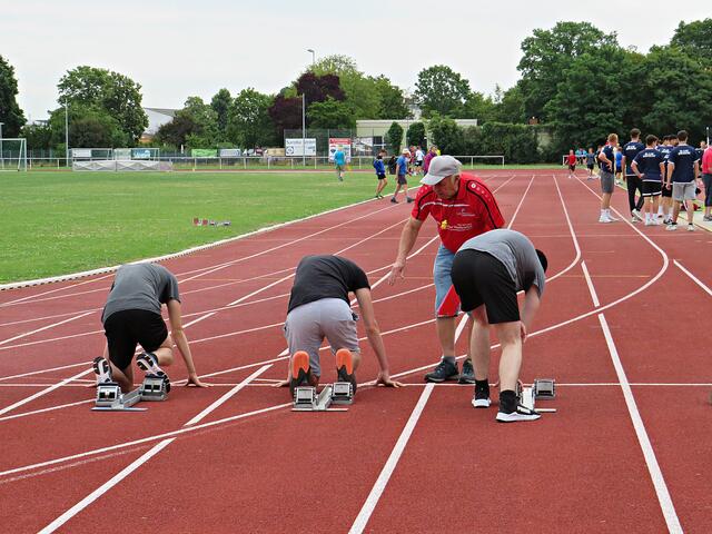 Hilfe beim Startblock | Foto: Brigitte Melder