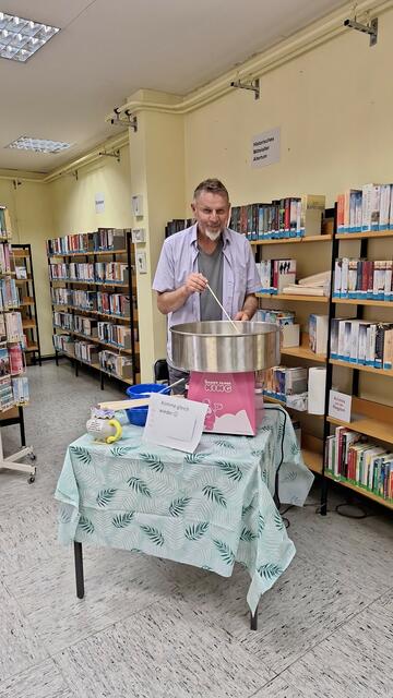 Tag der offenen Tür in der Zweigstelle der Stadtbibliothek Mannheim-Friedrichsfeld | Foto: Afra Vogel