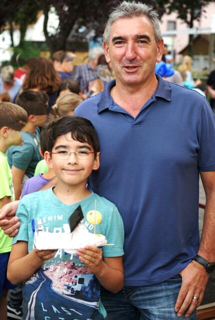 Vater und Sohn nach dem Solarbootrennen | Foto: Michael Bartholomaeus